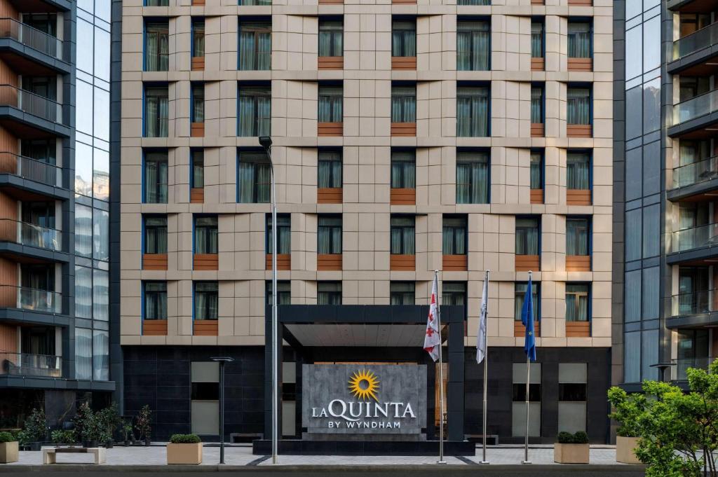Ամանորը Վրաստանում 5 օր La Quinta by Wyndham Batumi 4*